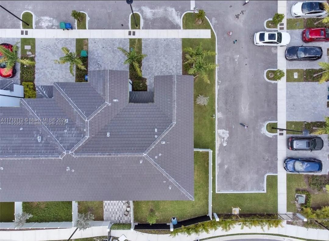 VISTA LAGO - Residential