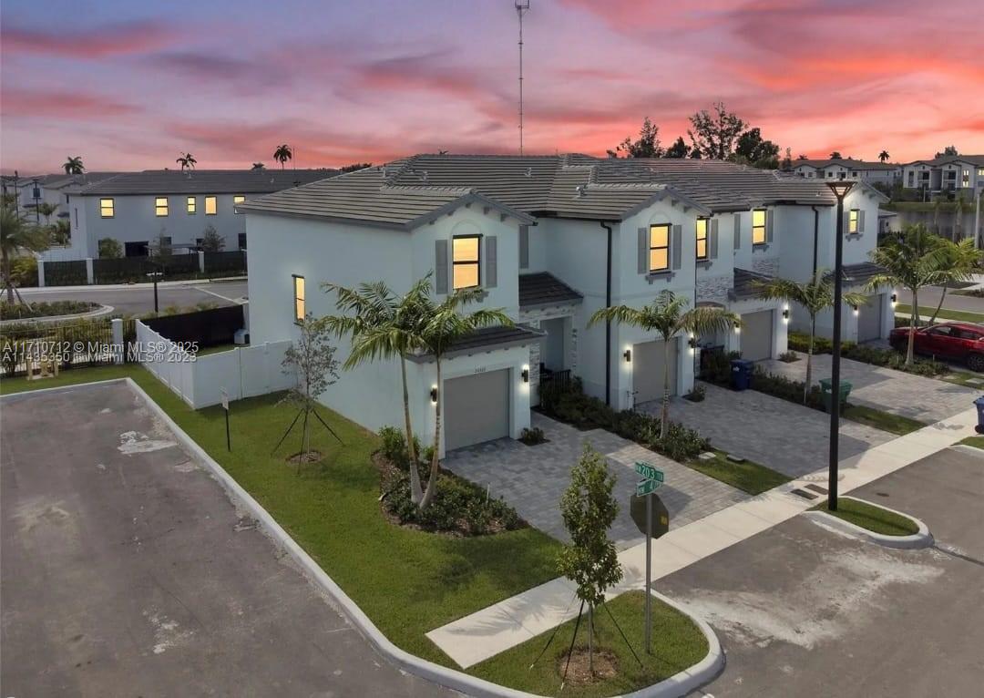 VISTA LAGO - Residential