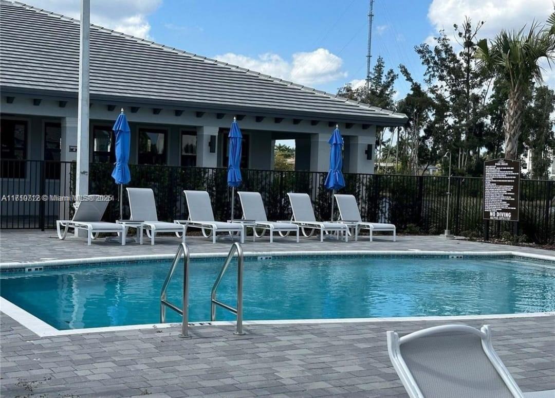 VISTA LAGO - Residential