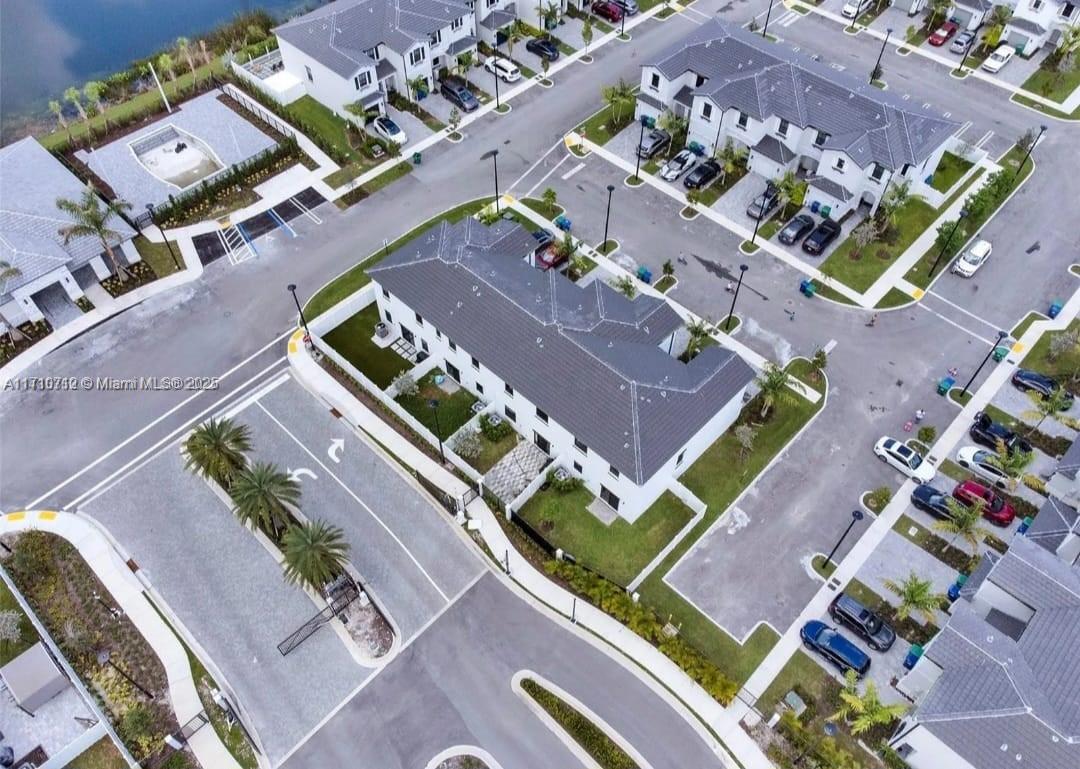 VISTA LAGO - Residential