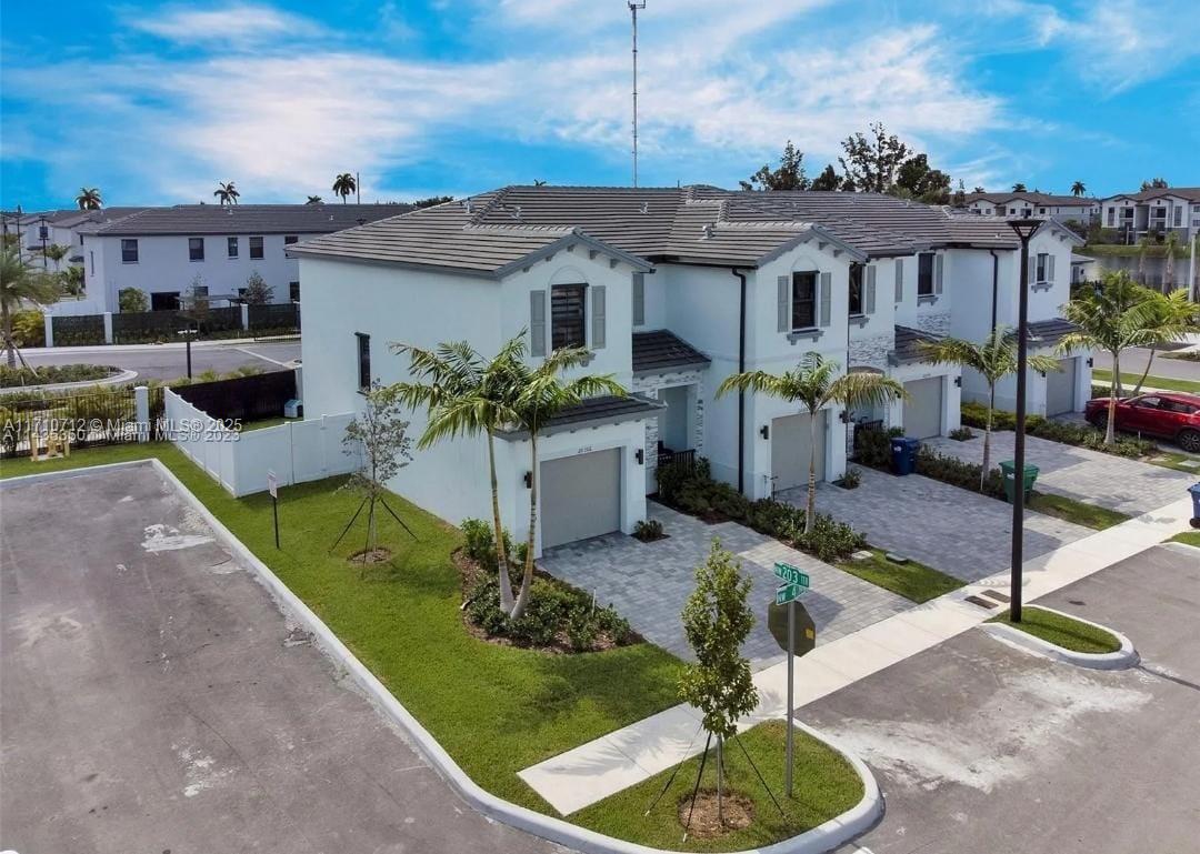 VISTA LAGO - Residential