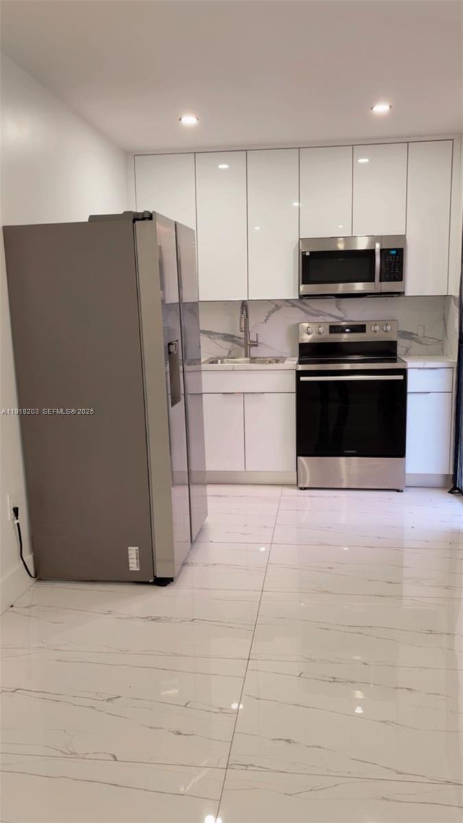 C & R SUB - Residential Lease