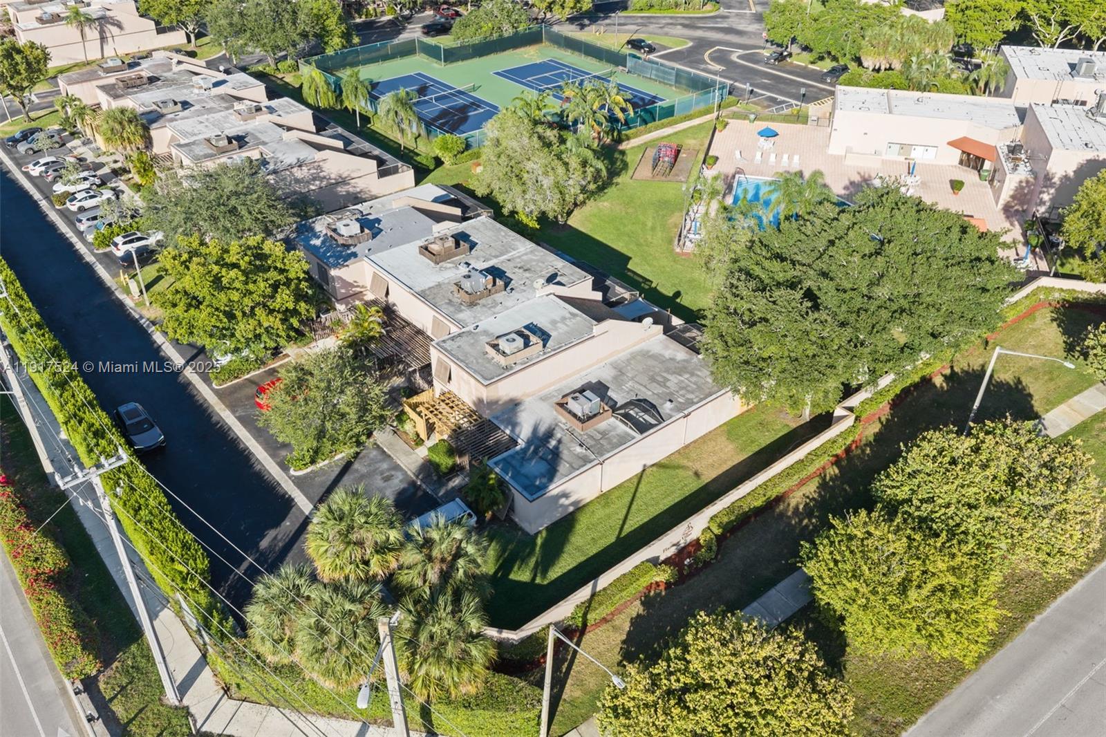 PEMBROKE LAKES SECTION SE - Residential Lease