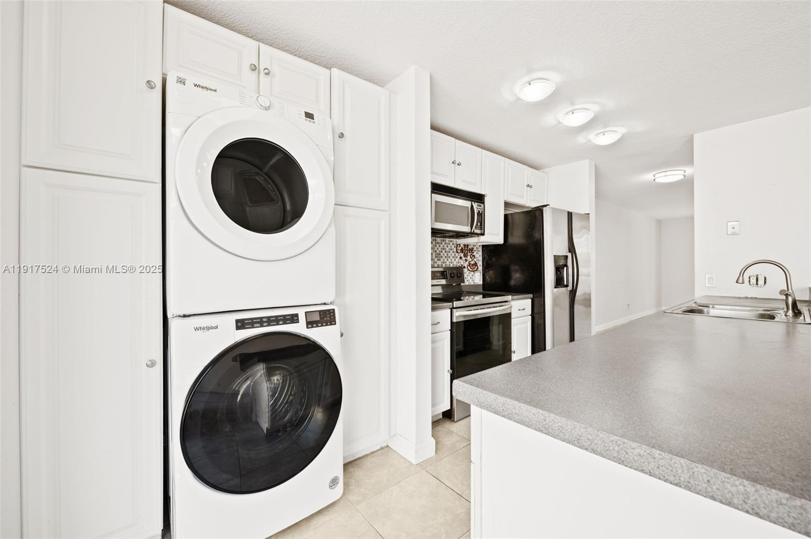 PEMBROKE LAKES SECTION SE - Residential Lease