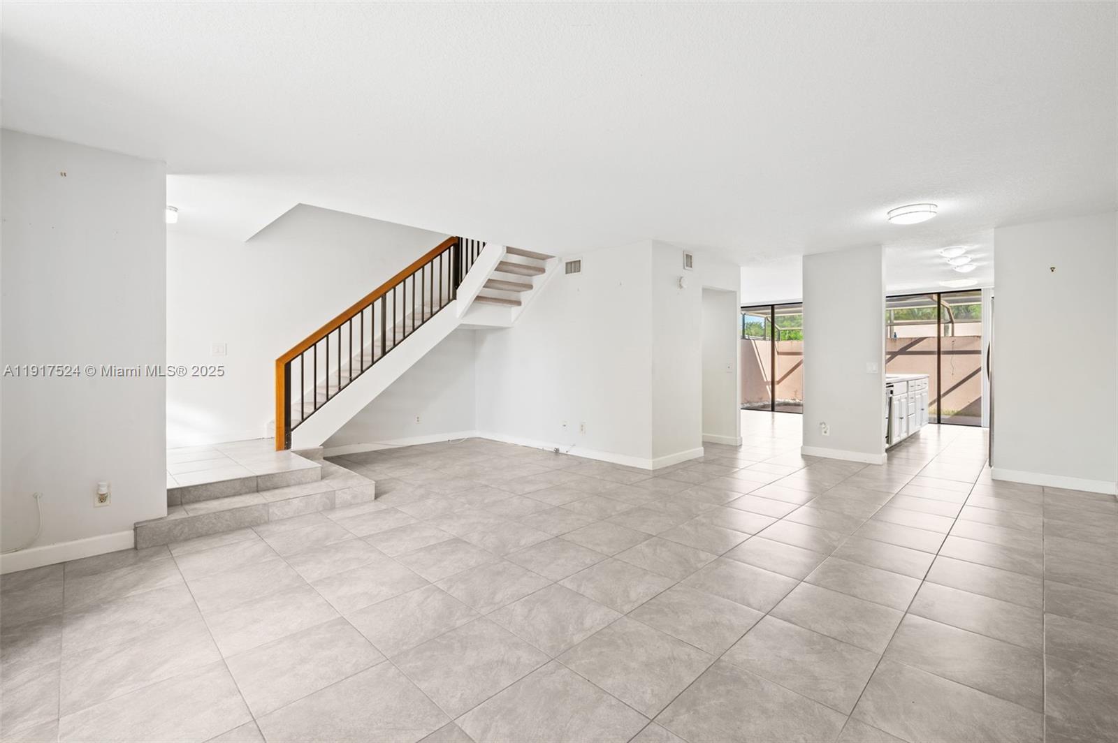 PEMBROKE LAKES SECTION SE - Residential Lease