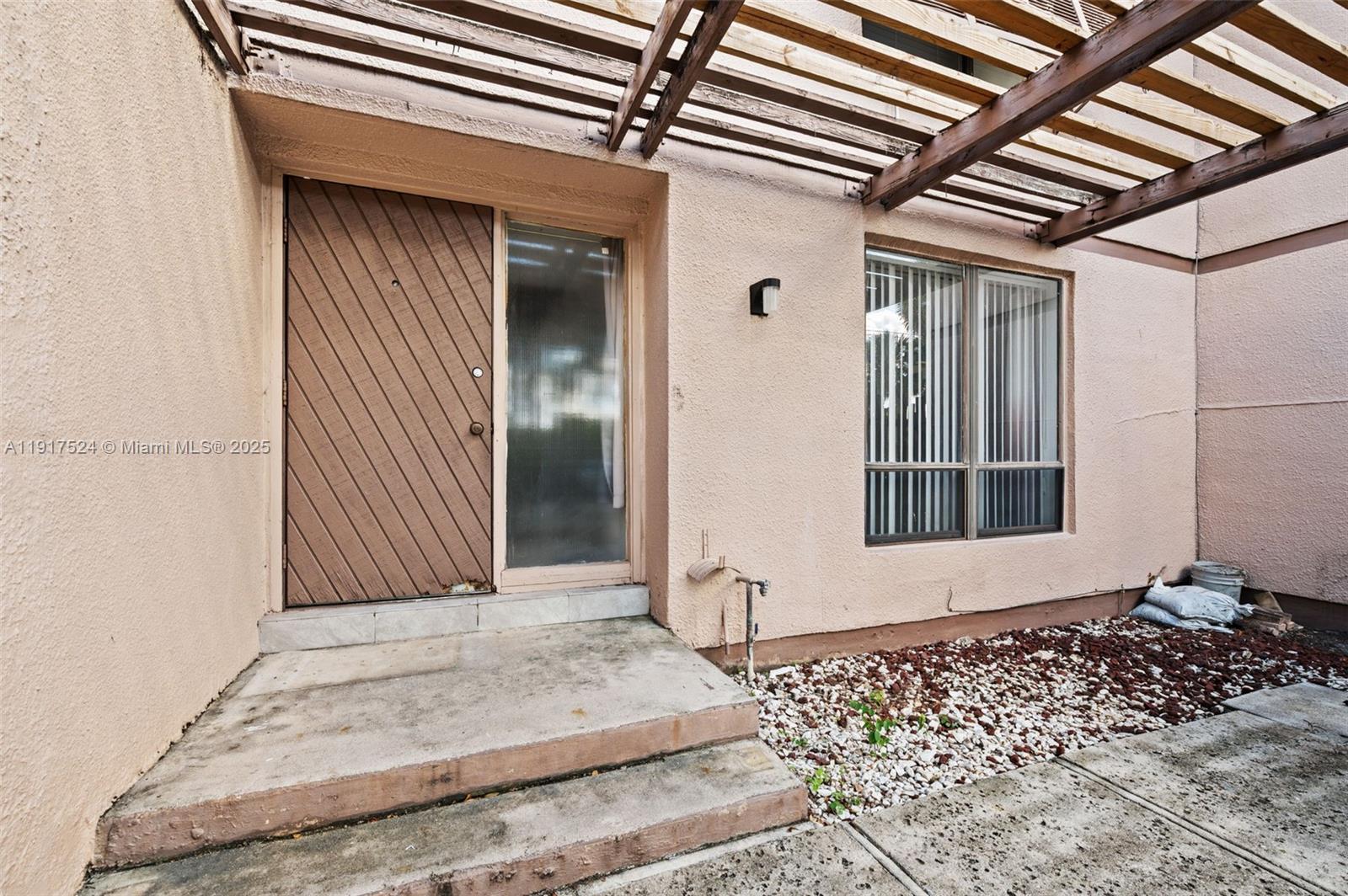 PEMBROKE LAKES SECTION SE - Residential Lease