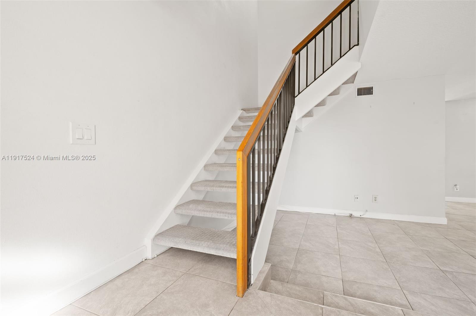 PEMBROKE LAKES SECTION SE - Residential Lease