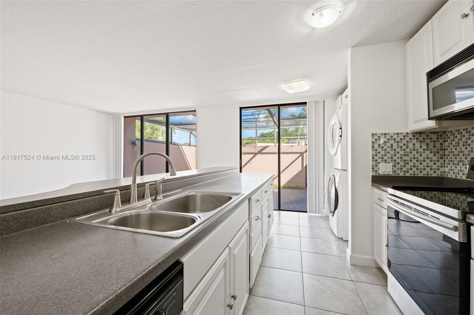 PEMBROKE LAKES SECTION SE - Residential Lease