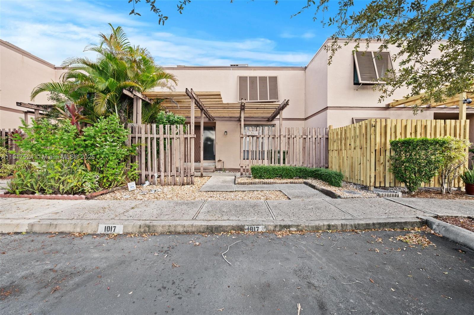 PEMBROKE LAKES SECTION SE - Residential Lease