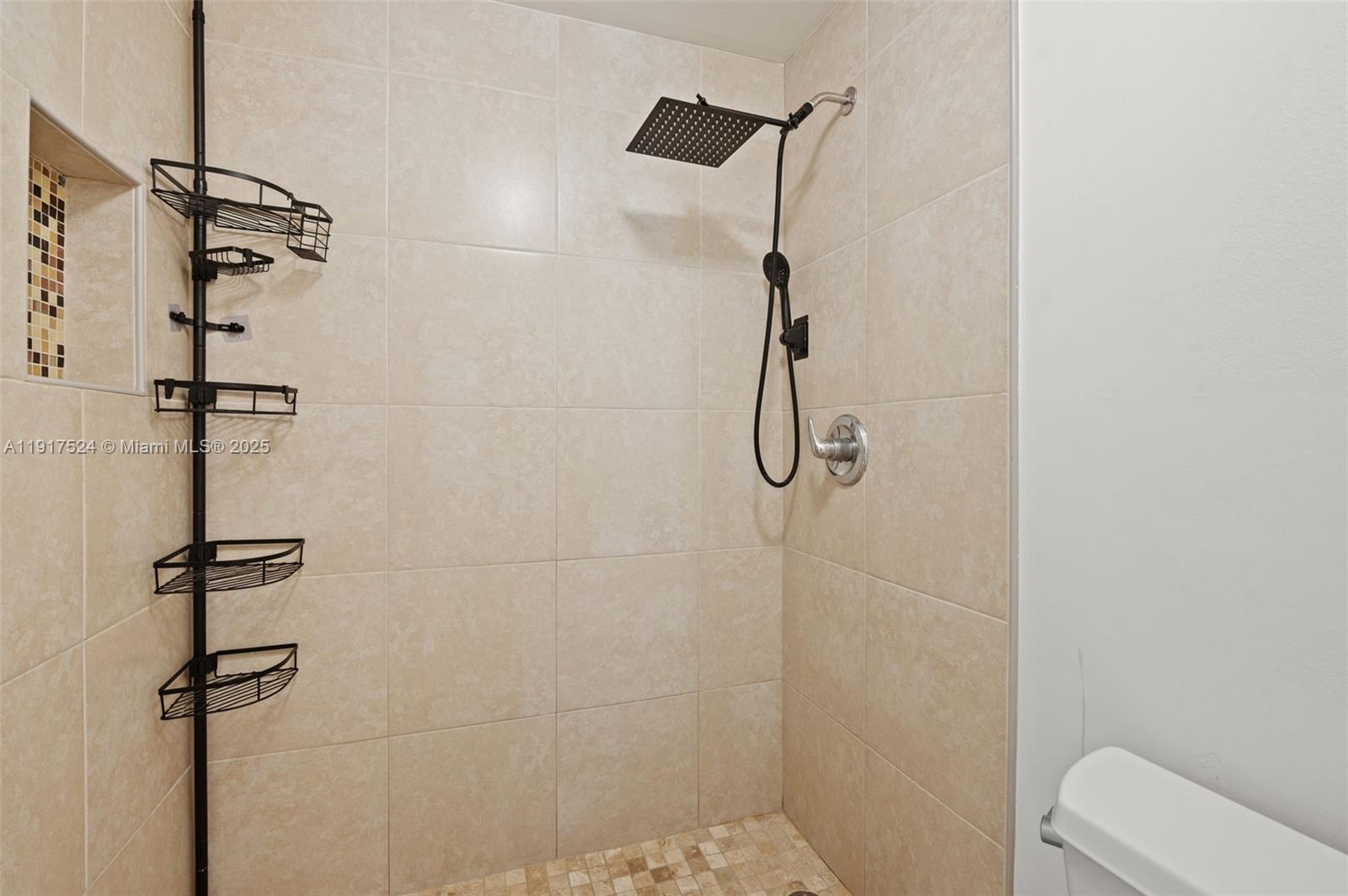 PEMBROKE LAKES SECTION SE - Residential Lease