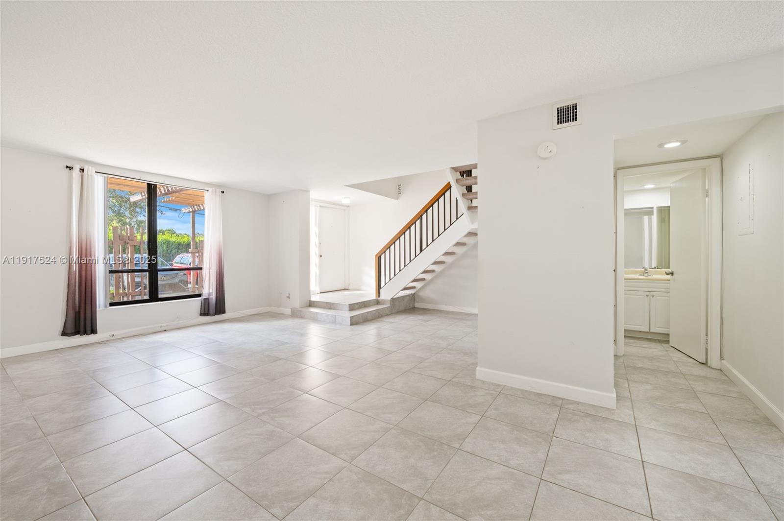 PEMBROKE LAKES SECTION SE - Residential Lease