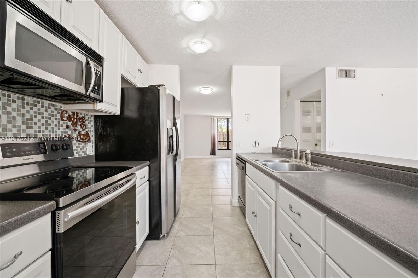 PEMBROKE LAKES SECTION SE - Residential Lease