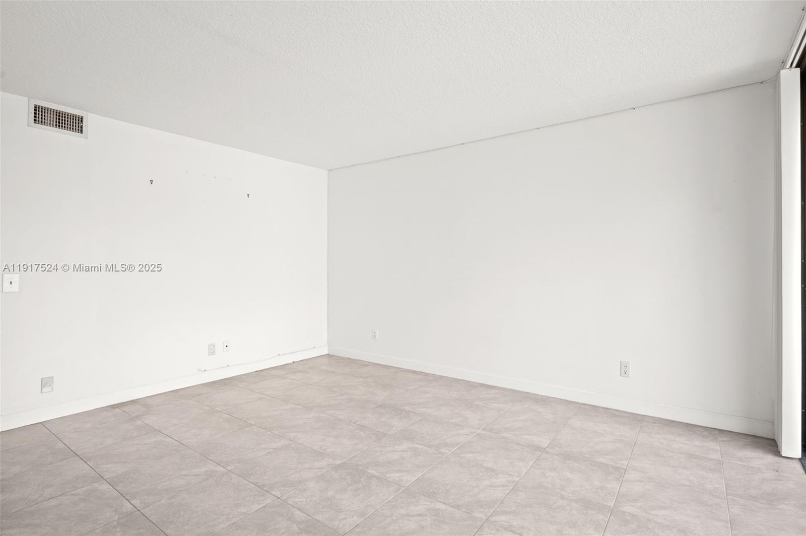 PEMBROKE LAKES SECTION SE - Residential Lease