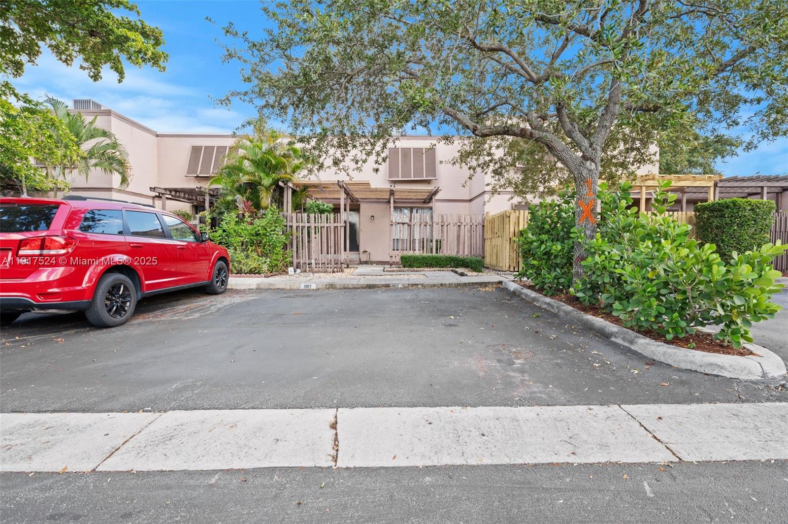 PEMBROKE LAKES SECTION SE - Residential Lease