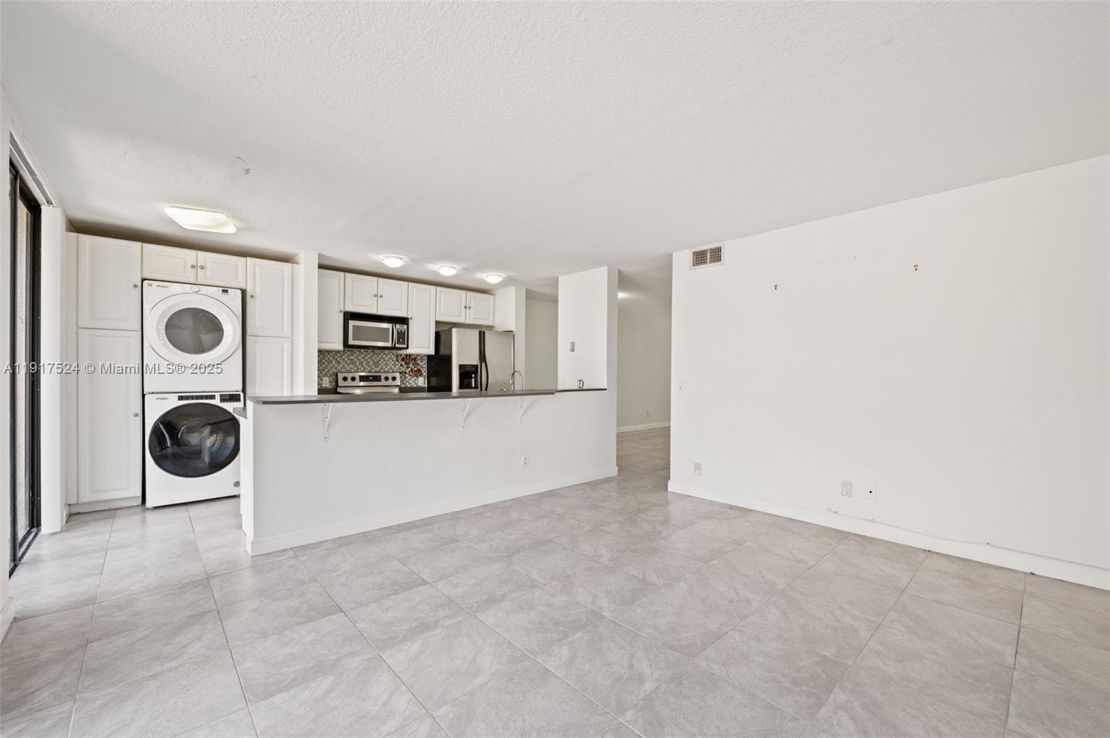 PEMBROKE LAKES SECTION SE - Residential Lease