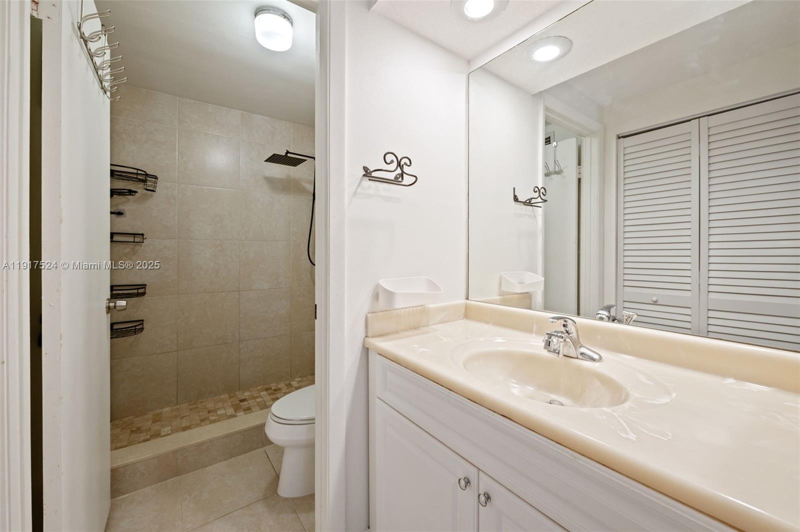 PEMBROKE LAKES SECTION SE - Residential Lease