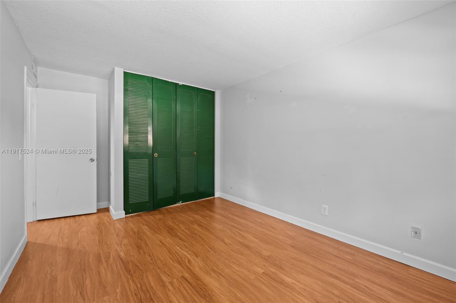 PEMBROKE LAKES SECTION SE - Residential Lease