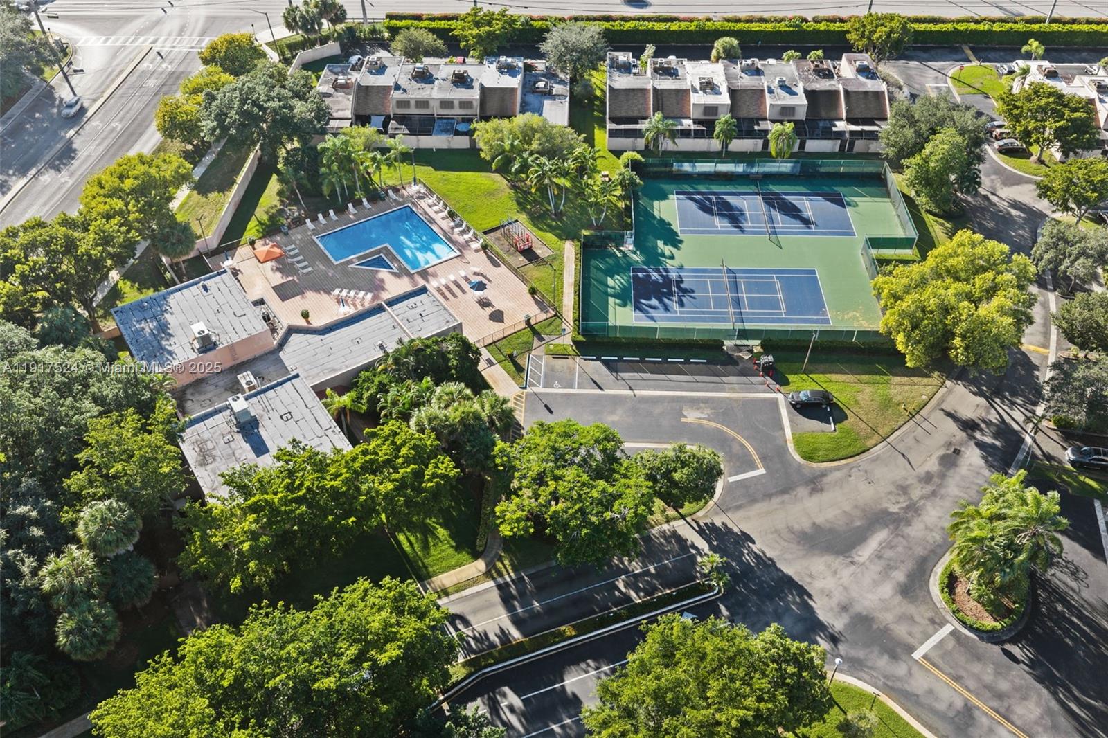 PEMBROKE LAKES SECTION SE - Residential Lease