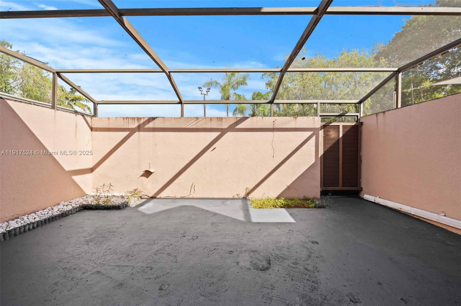 PEMBROKE LAKES SECTION SE - Residential Lease