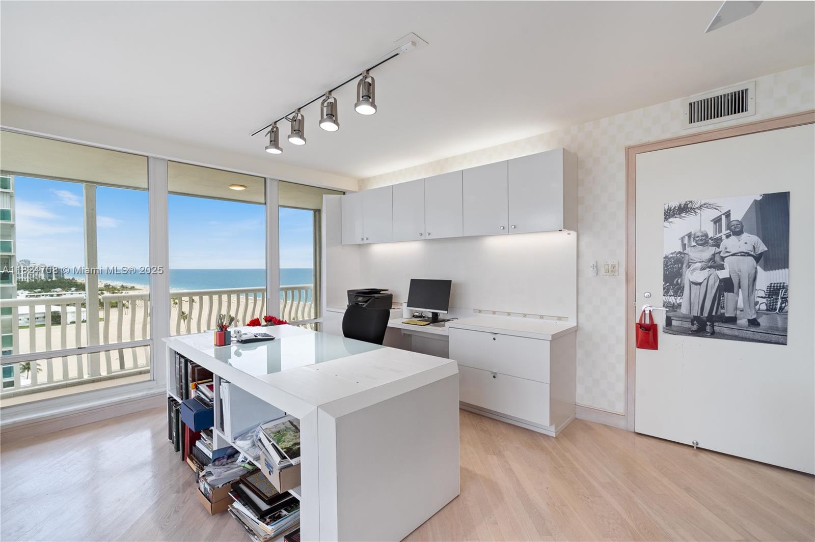 POINT OF AMERICAS - Residential