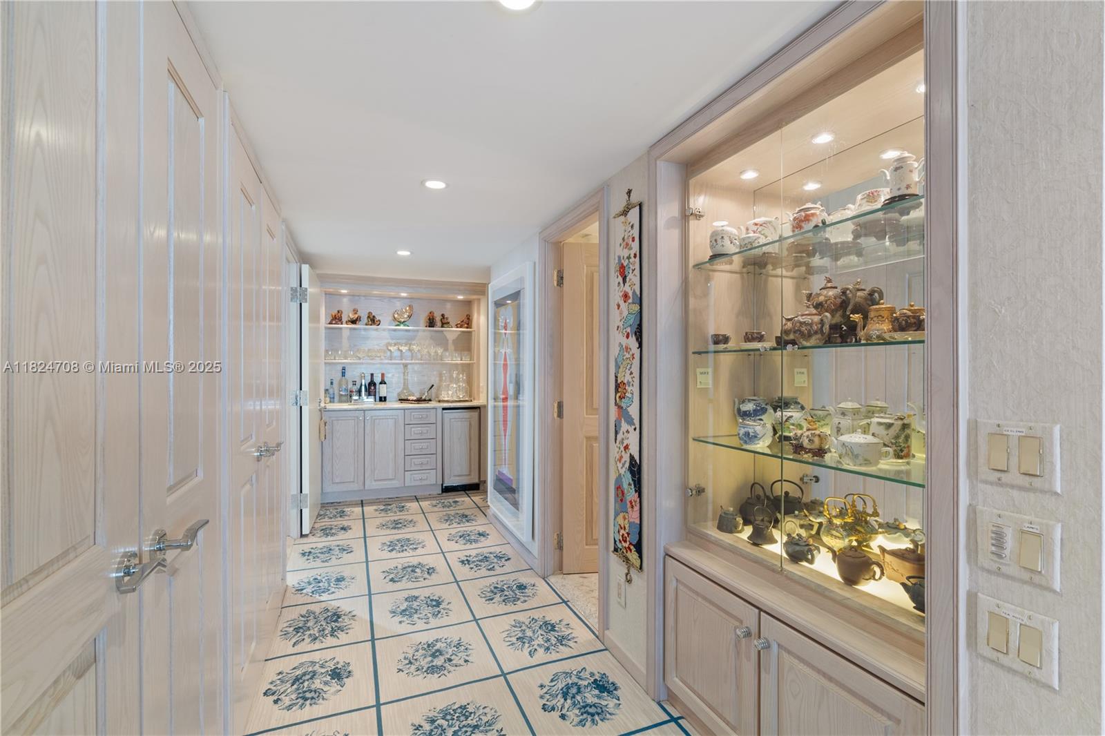 POINT OF AMERICAS - Residential