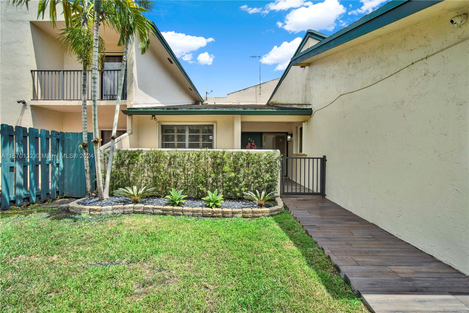 10910 Sw 72nd St St 272, Miami, Broward County, Florida - 2 Bedrooms  
2 Bathrooms - 