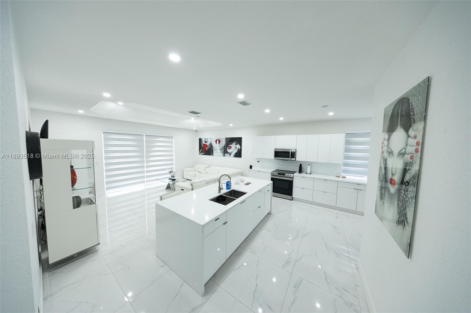 FLORIDIAN BAY ESTATES - Residential