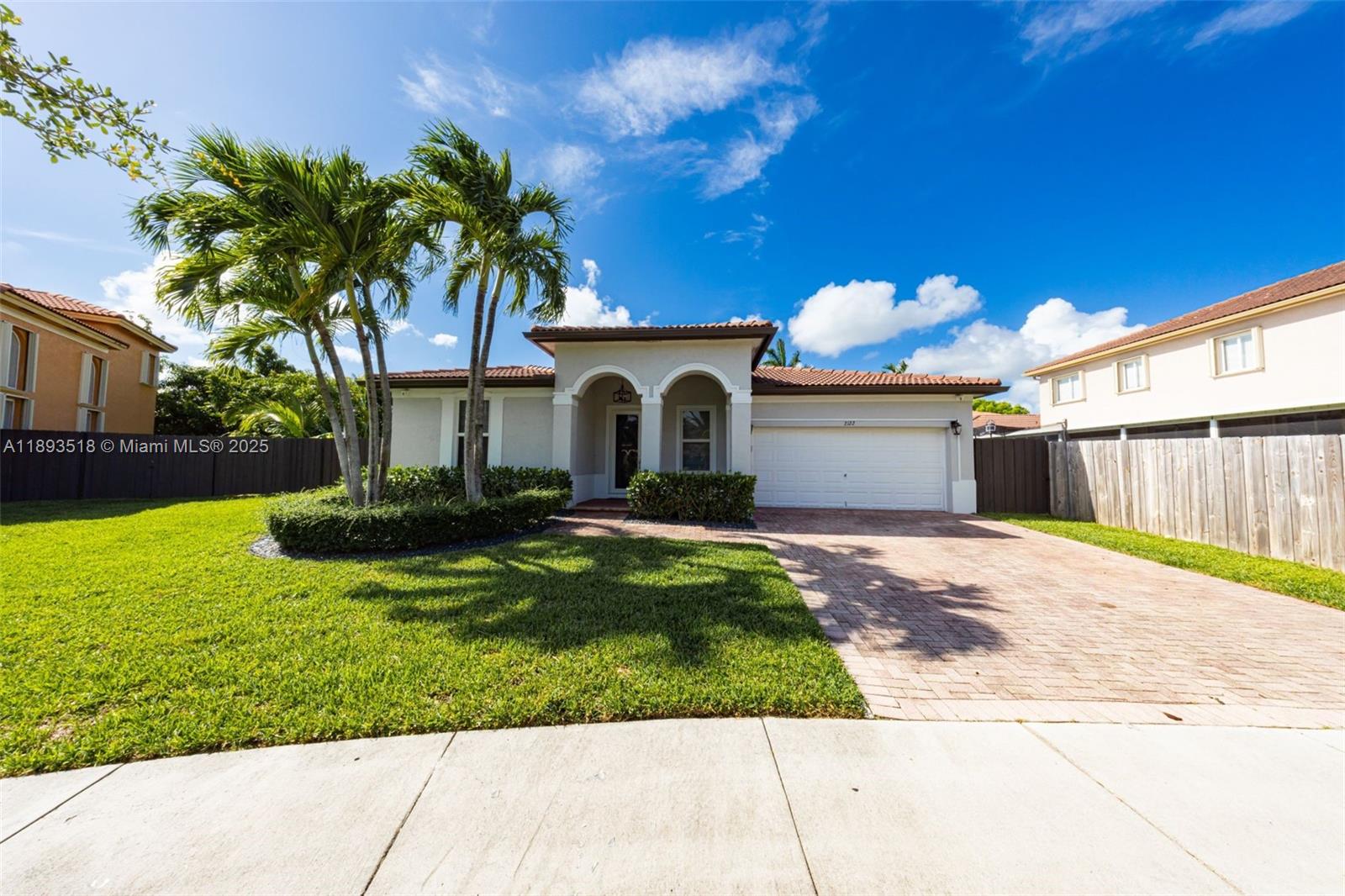 FLORIDIAN BAY ESTATES - Residential