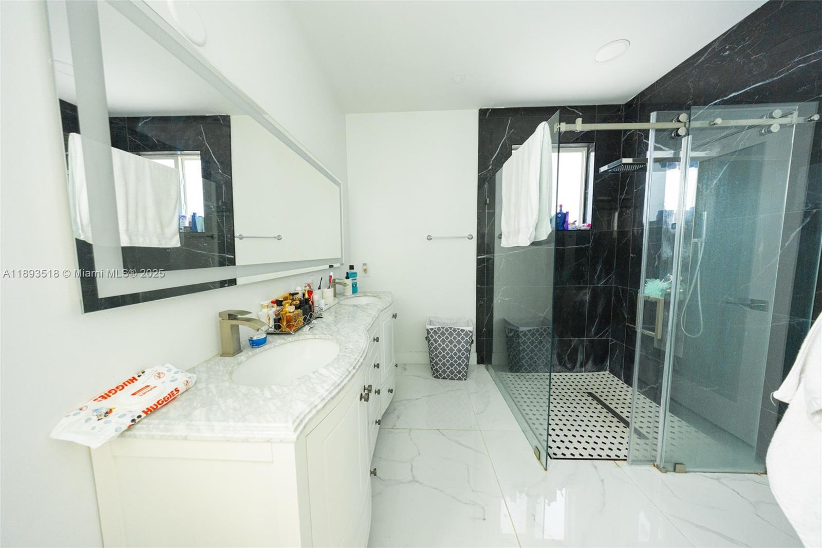 FLORIDIAN BAY ESTATES - Residential
