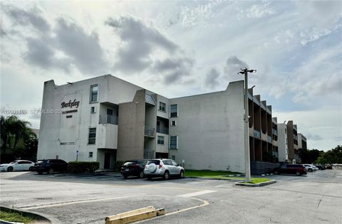 10900 SW 104th St 303 Miami FL 33176