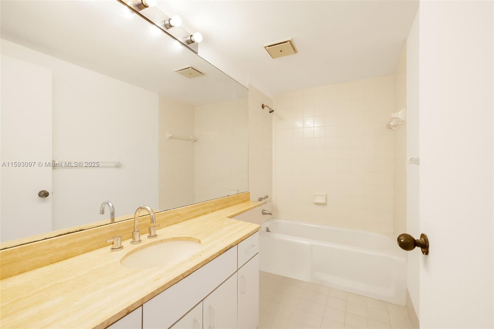 VILLA REGINA CONDO - Residential