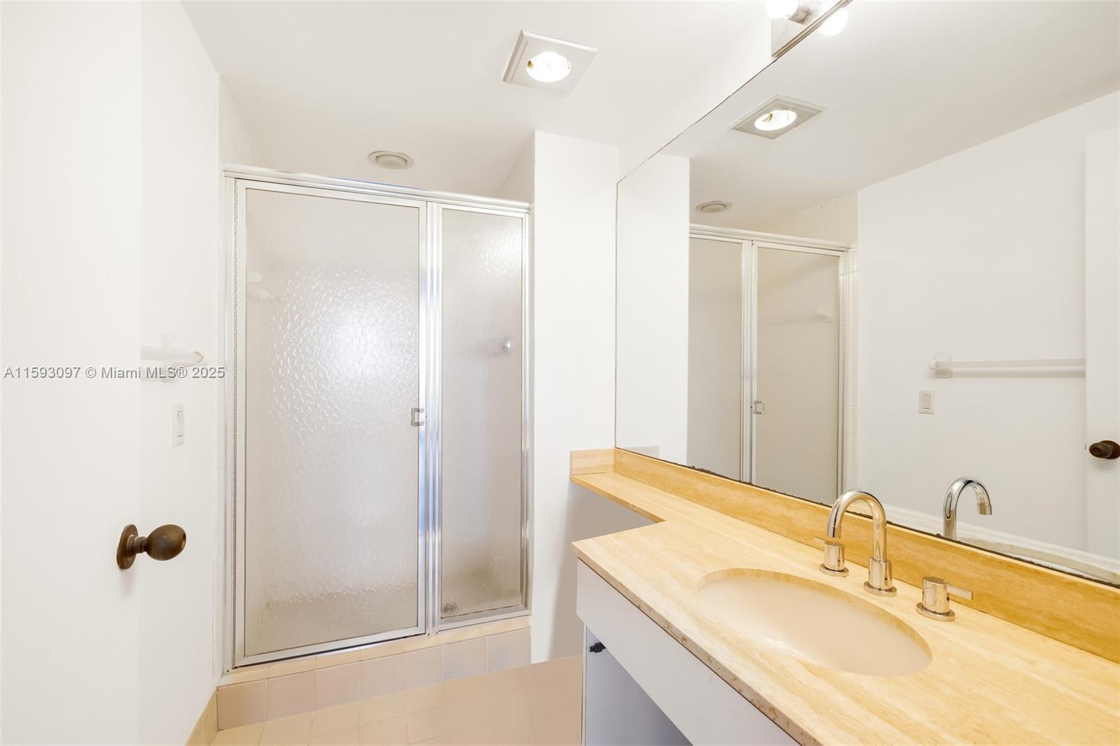 VILLA REGINA CONDO - Residential