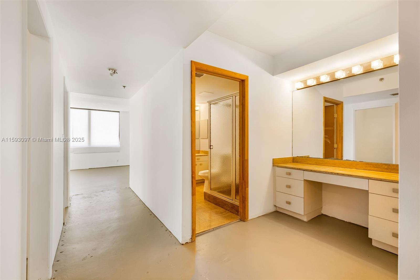 VILLA REGINA CONDO - Residential