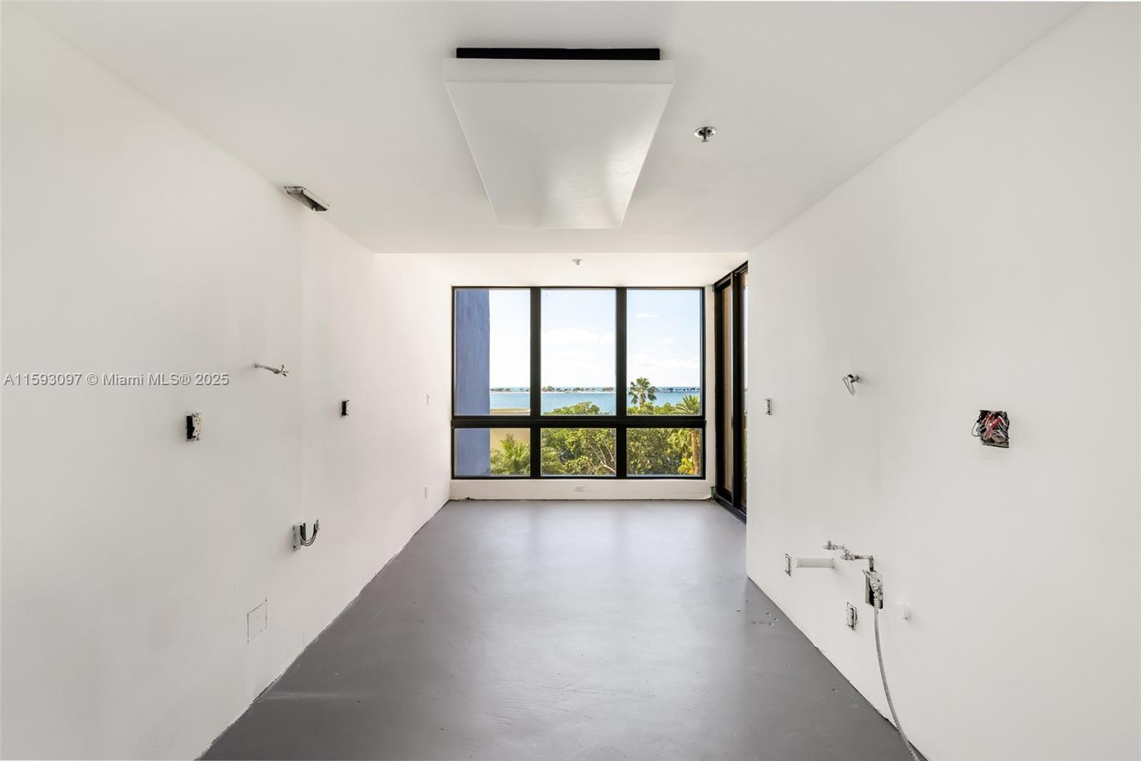 VILLA REGINA CONDO - Residential
