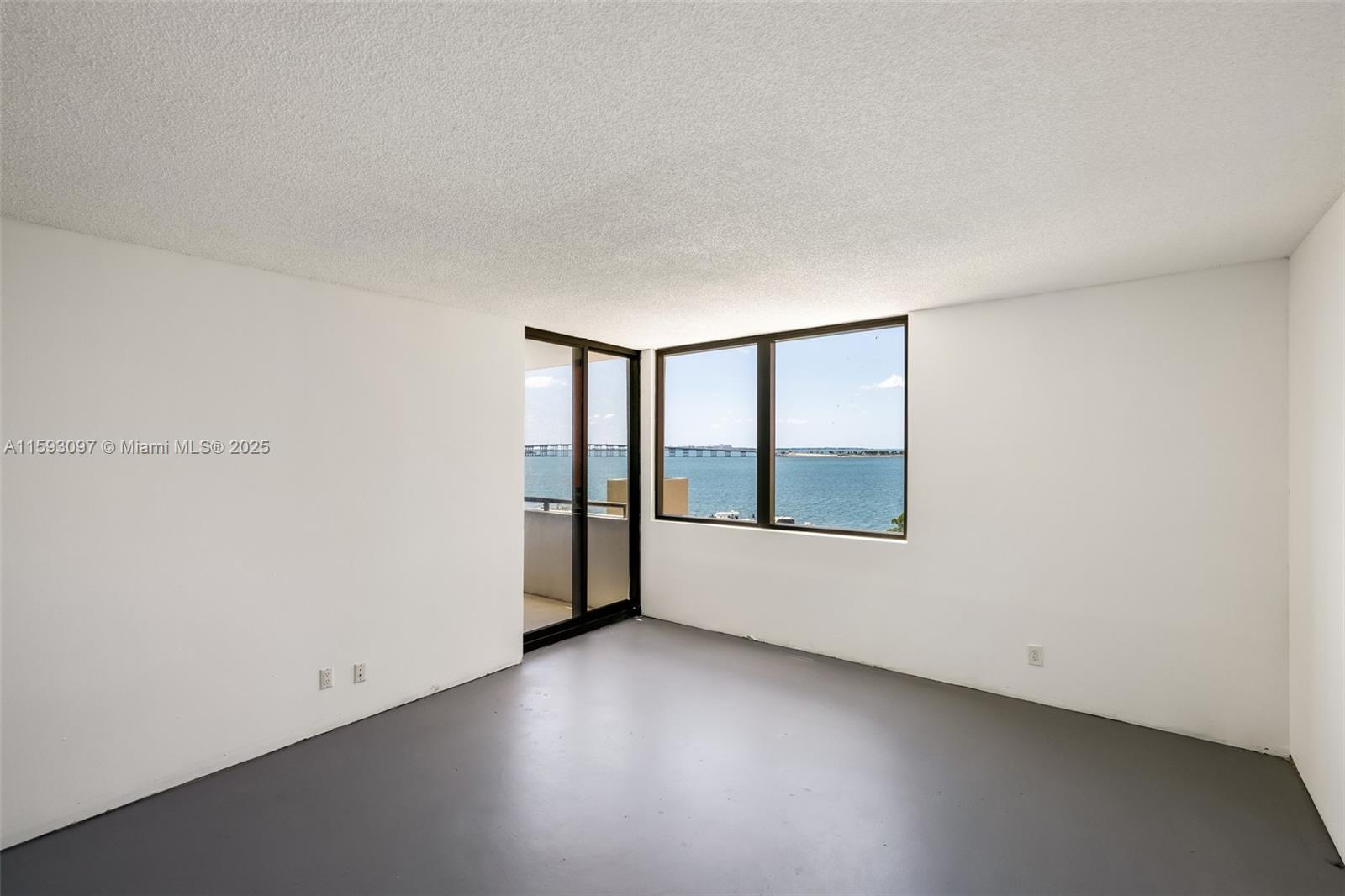VILLA REGINA CONDO - Residential