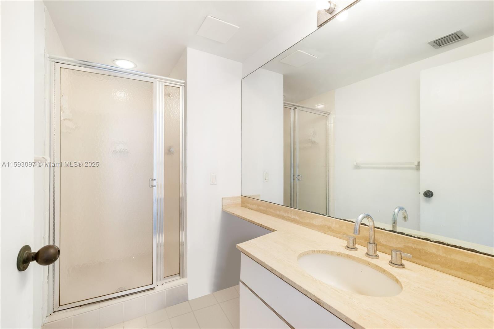 VILLA REGINA CONDO - Residential