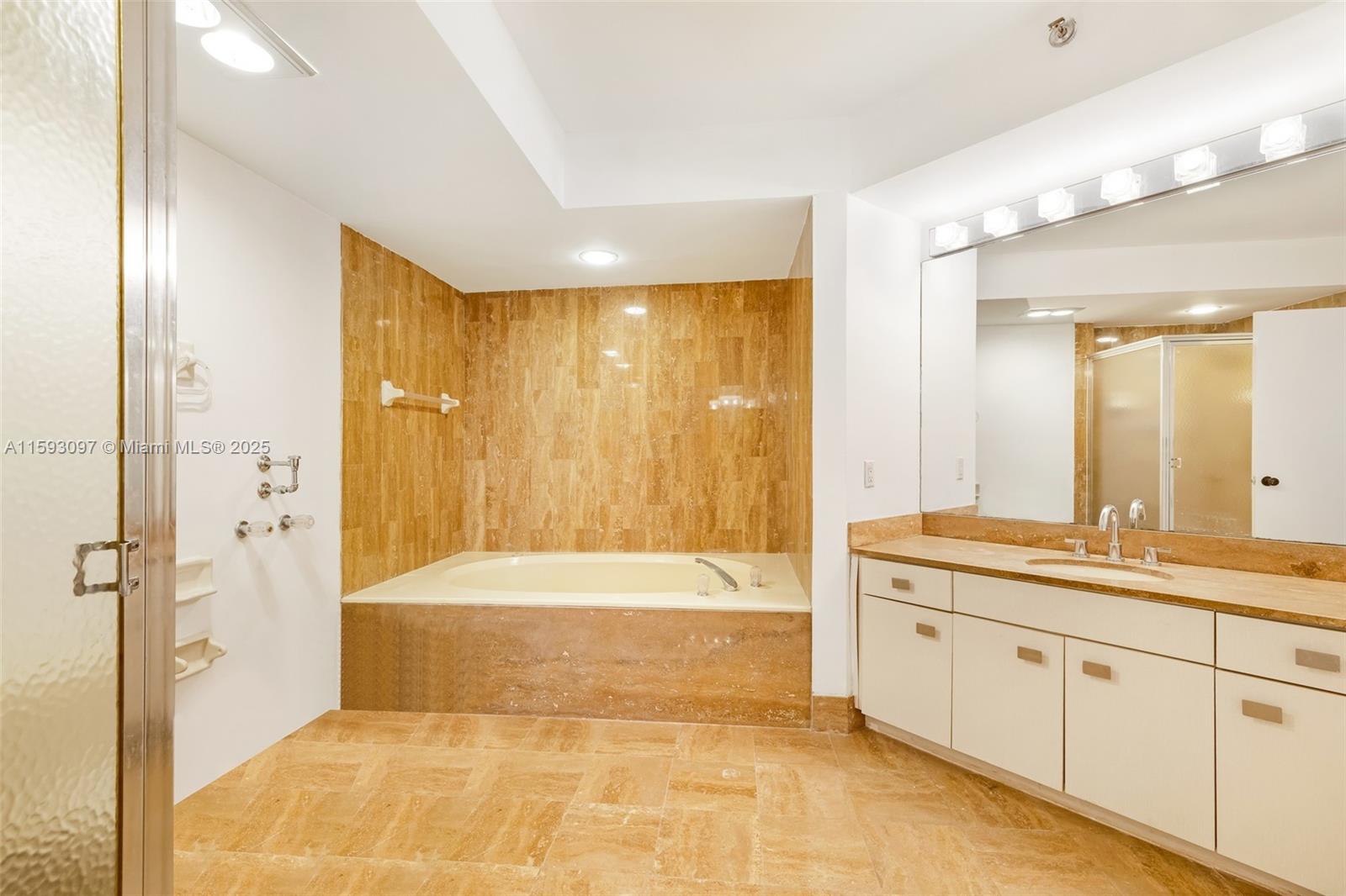 VILLA REGINA CONDO - Residential