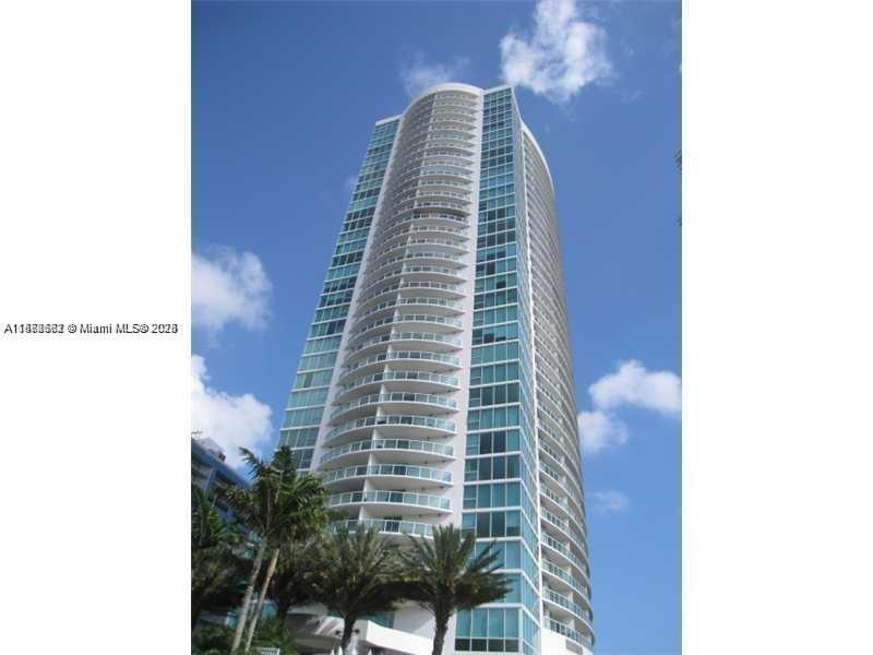 Exceptional, spacious 1-bed and 1-bath condo on the 5th floor with city and water views. Oversized balcony, brand new floor throughout the unit, stainless steel appliances, granite kitchen, washer and dryer, and huge walk-in closet. Amenities include a gym, pool, tennis & volleyball court, dog park, children's playground, party room, and market cafe.