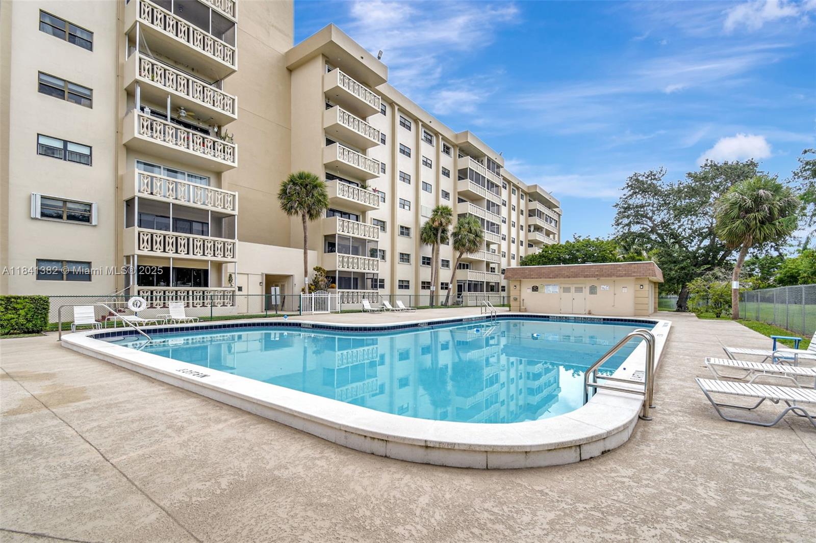 CANONGATE CONDO NO ONE - Residential