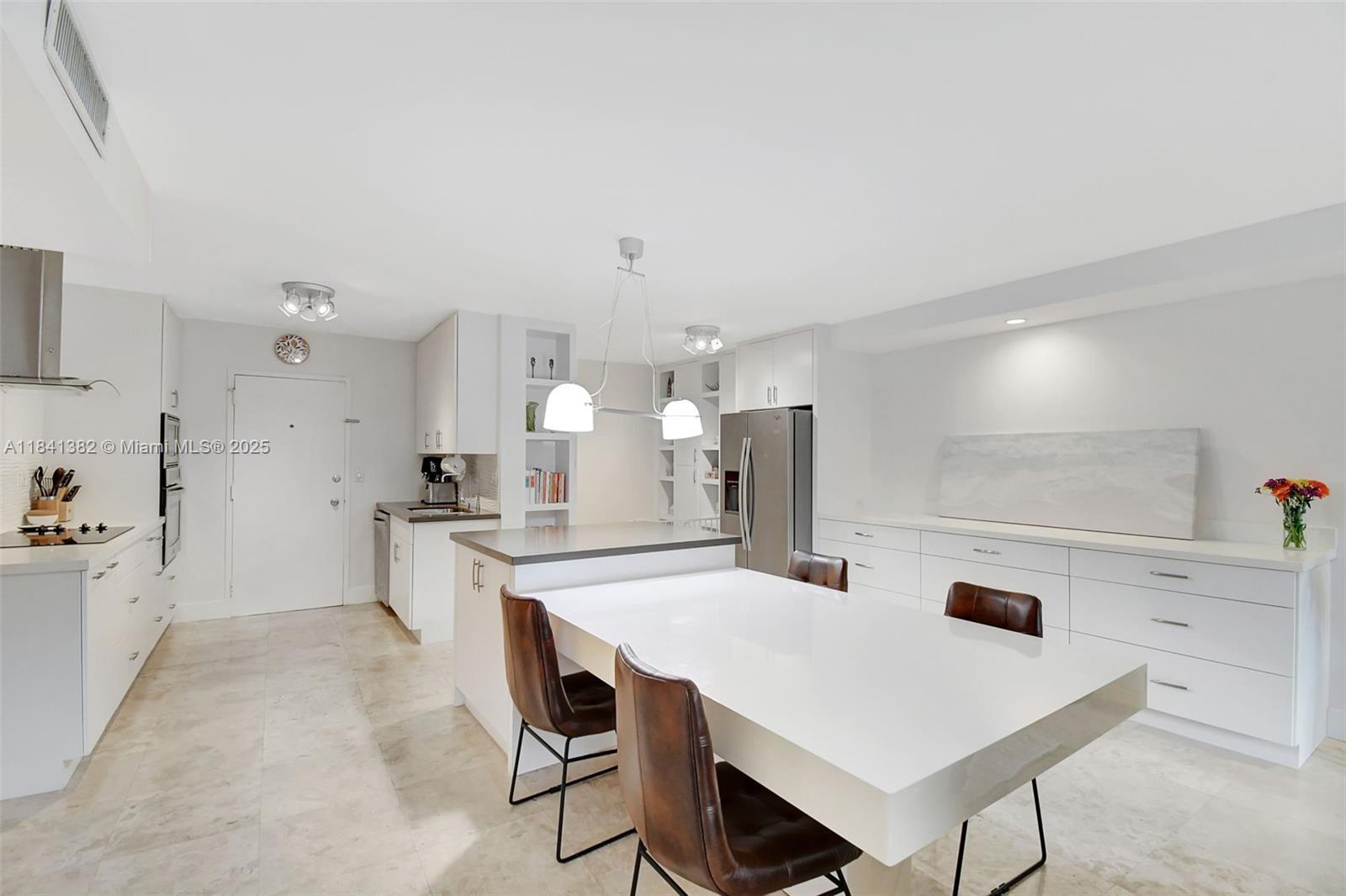 CANONGATE CONDO NO ONE - Residential