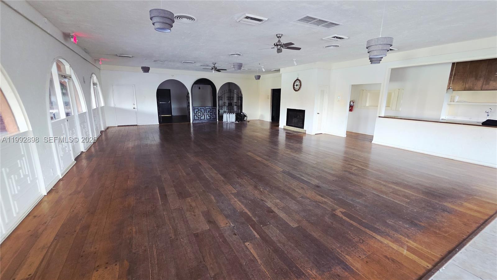 TENNIS CLUB LENGLEN CONDO - Residential Lease