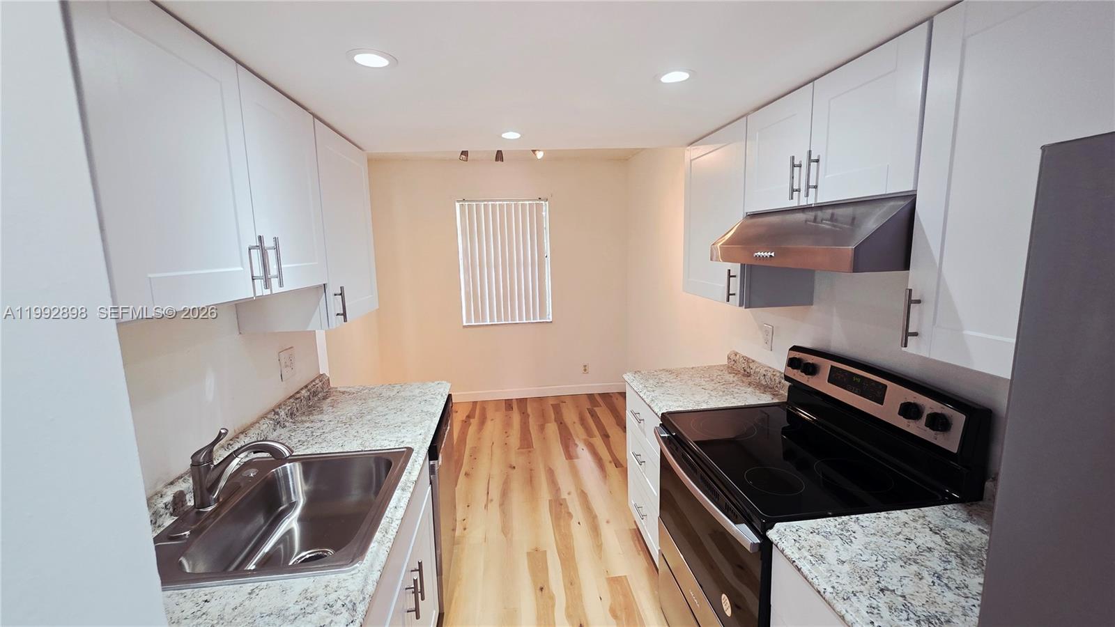 TENNIS CLUB LENGLEN CONDO - Residential Lease