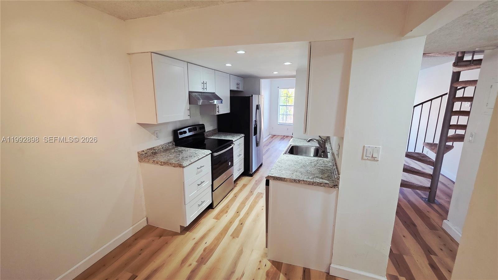 TENNIS CLUB LENGLEN CONDO - Residential Lease