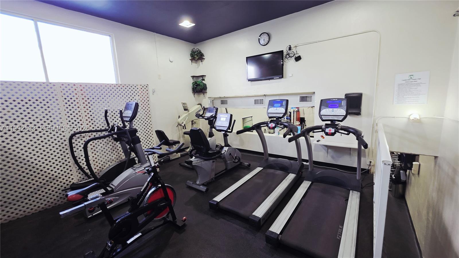TENNIS CLUB LENGLEN CONDO - Residential Lease