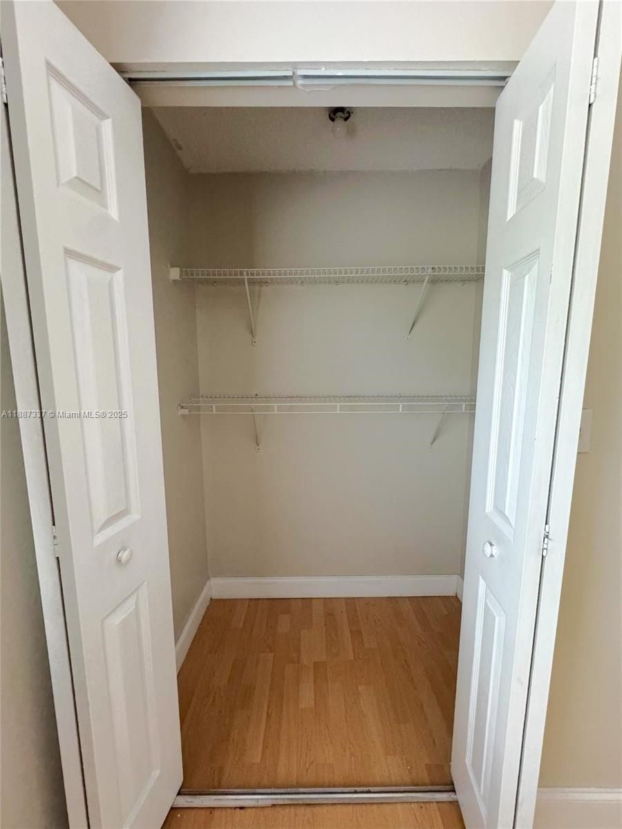 APPLE CREEK - Residential Lease