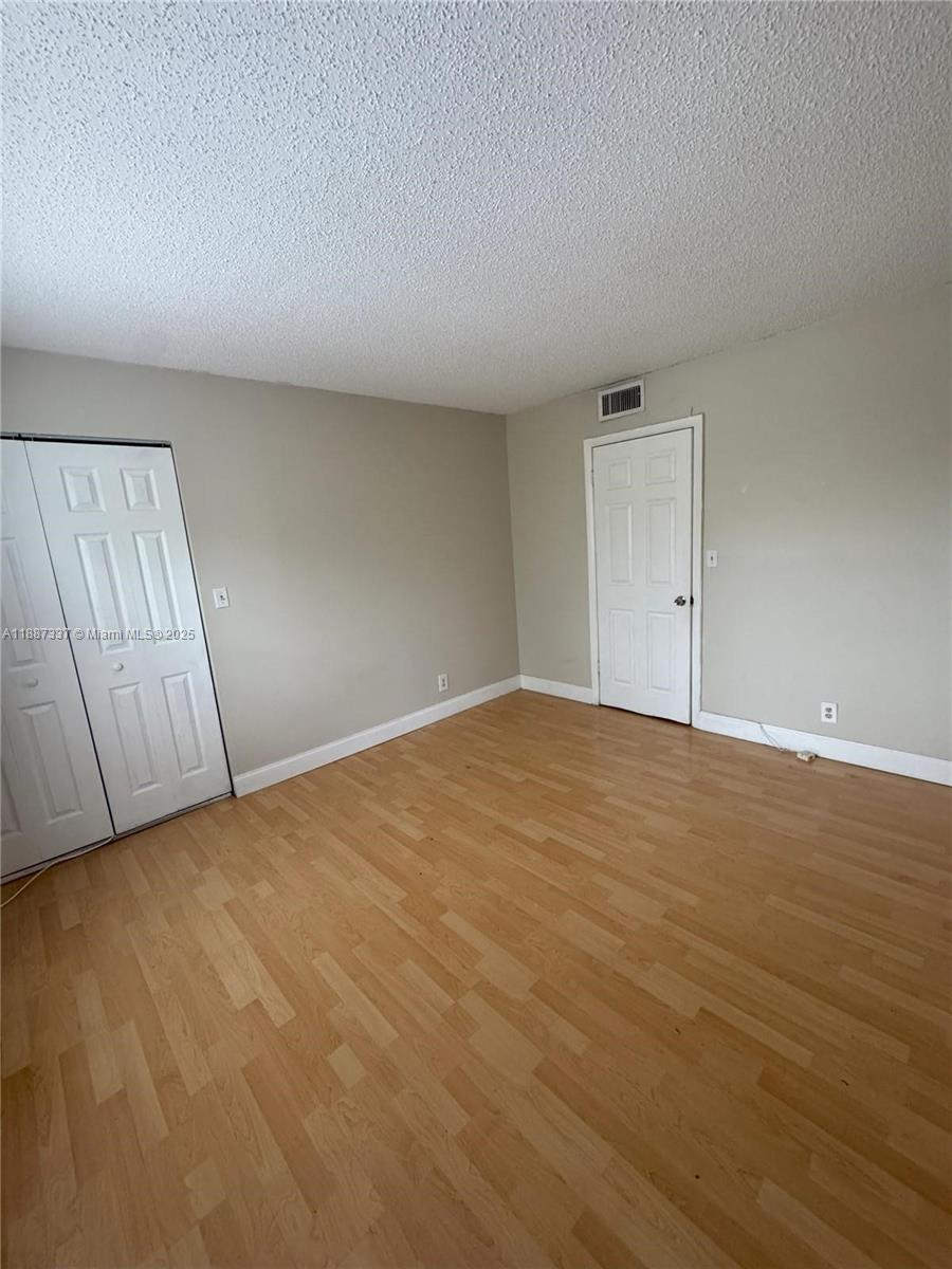 APPLE CREEK - Residential Lease