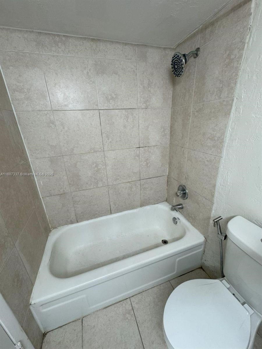APPLE CREEK - Residential Lease