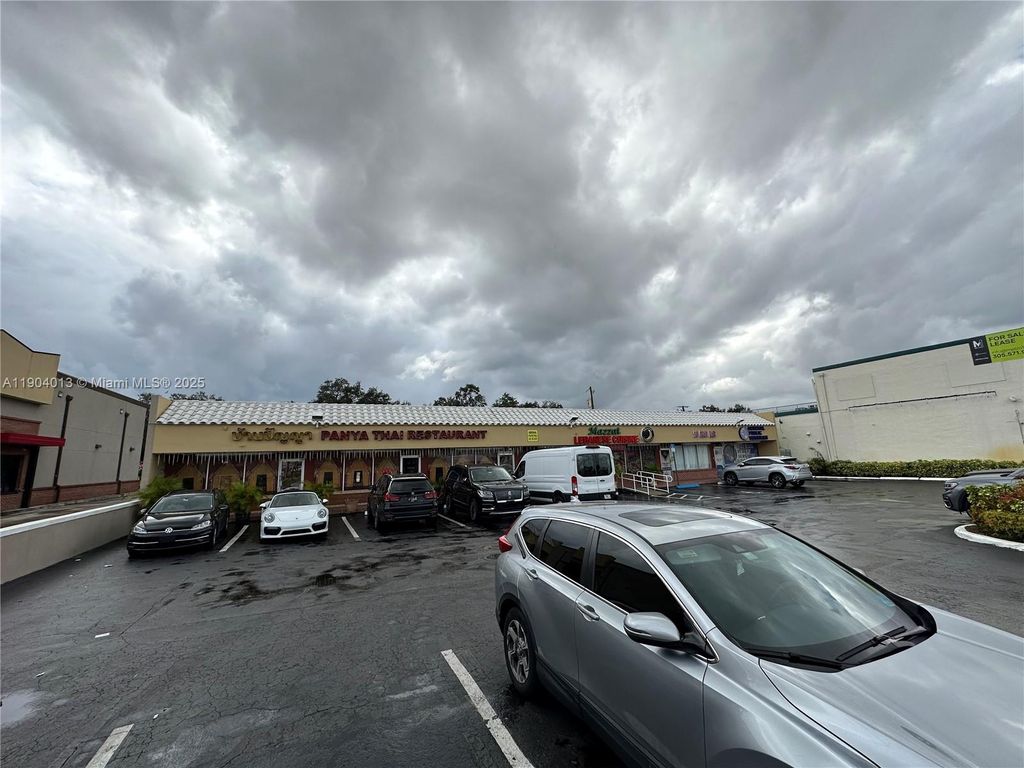 Photo of 510 NE 167th St #510, Miami, FL 33162 (MLS # A11904013)