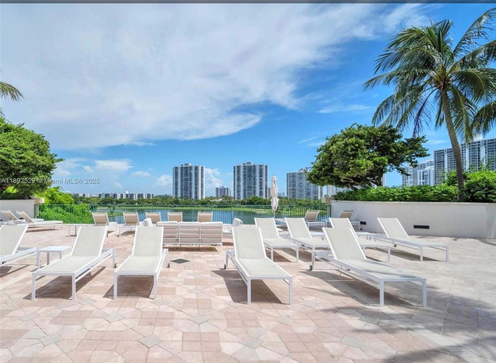 TURNBERRY VLG NO TOWER CO - Residential