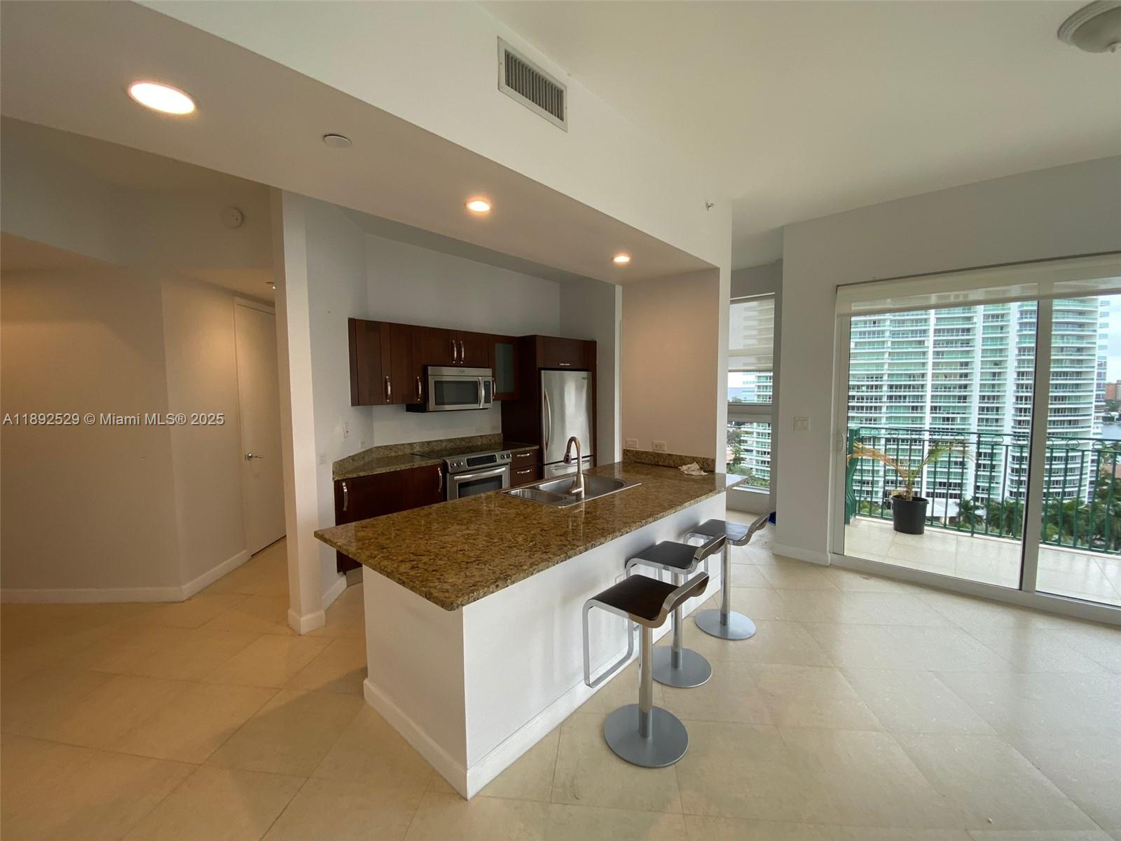 TURNBERRY VLG NO TOWER CO - Residential